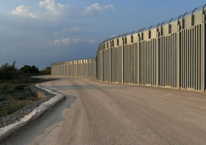 Greece completes 40 kilometer border wall with Turkey